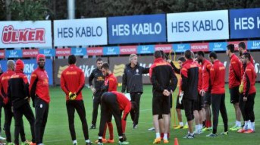 Galatasaray'da Fenerbah&ccedil;e Ma&ccedil;ı Hazırlıları S&uuml;r&uuml;yor