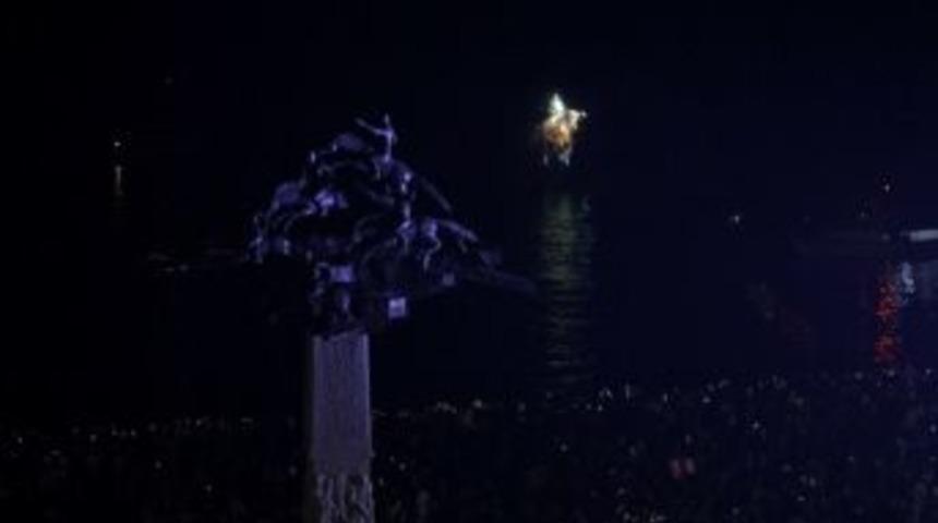 İzmir'de nefes kesen Atat&uuml;rk g&ouml;rseli