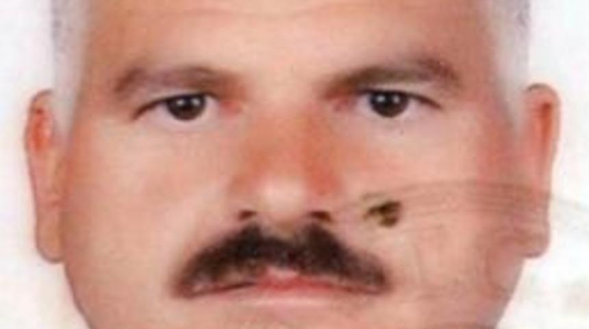 Karşı şeride ge&ccedil;ip kamyoneti bi&ccedil;ti