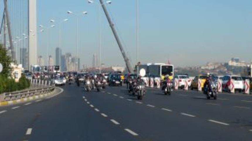 Boğazi&ccedil;i K&ouml;pr&uuml;s&uuml;&rsquo;nde Atat&uuml;rk&rsquo;&uuml; Andılar