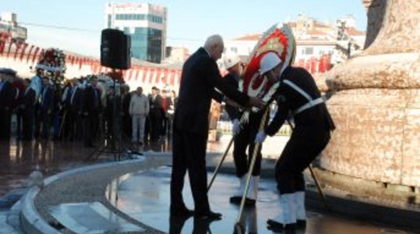 Atat&uuml;rk, Taksim'de Anıldı