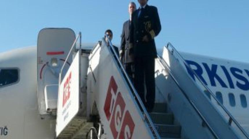 Atat&uuml;rk, Havalimanında Saygı Ile Anıldı