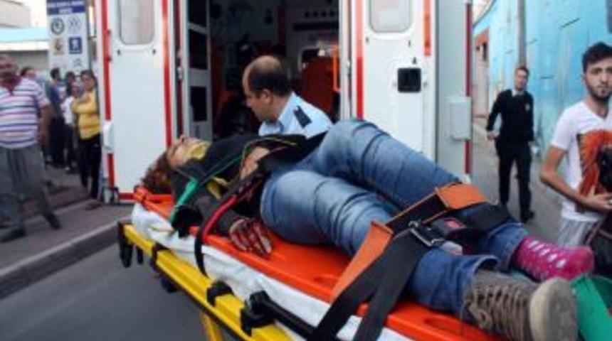 Otomobil 10 Metre Y&uuml;kseklikteki K&ouml;pr&uuml;den D&uuml;şt&uuml;: 2 Yaralı