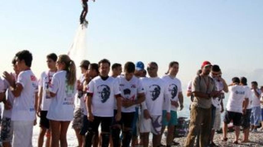 Ata&rsquo;yı Denizde Saygı Duruşuyla Andı