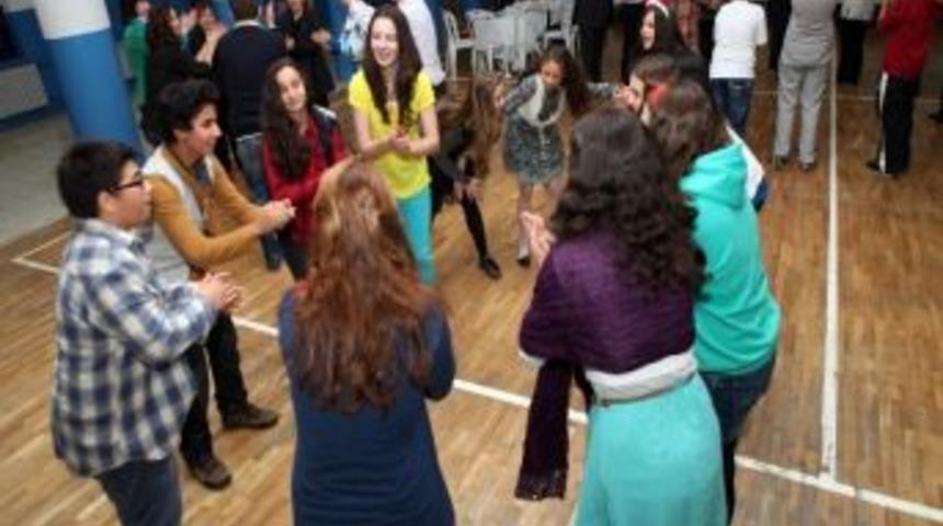 Yabancı Gen&ccedil;ler Yenimahalle&rsquo;de Buluştu