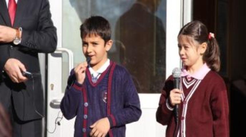 Minik Y&uuml;rekler Ata&rsquo;yı Andı