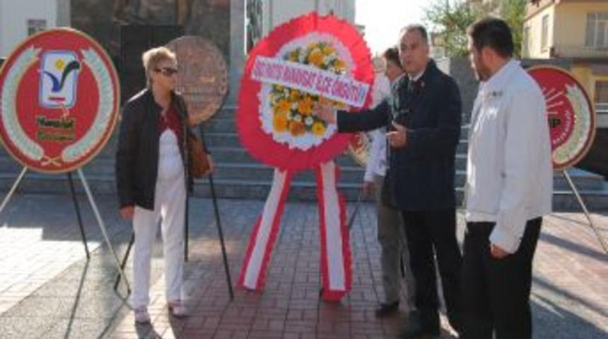 10 Kasım Atat&uuml;rk'&uuml; Anma T&ouml;reninde Izinsiz İP &Ccedil;elengine Izin Verilmedi
