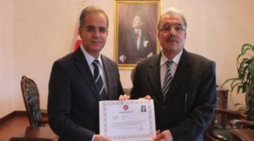 Vali Tapsız&rsquo;dan Yıldız&rsquo;a Başarı Belgesi