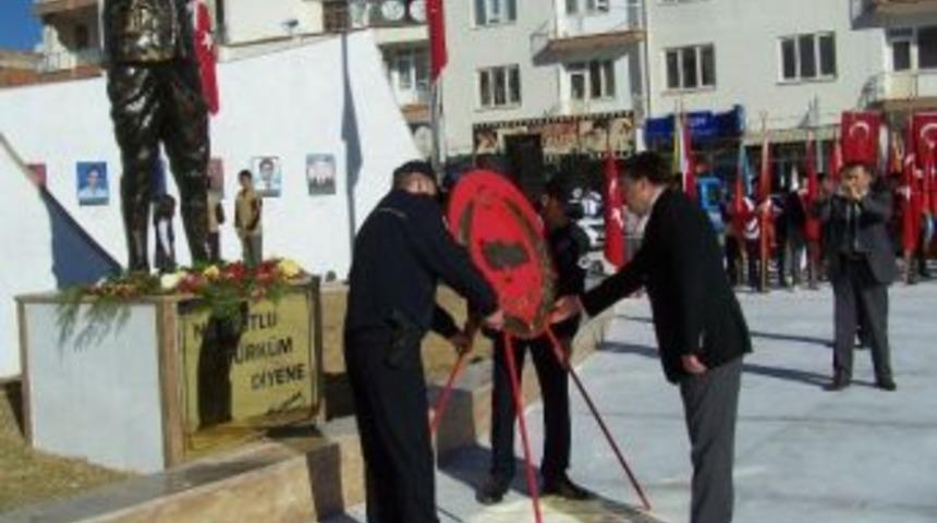Atat&uuml;rk &Ouml;l&uuml;m&uuml;n&uuml;n 75. Yılında Saygıyla Anıldı