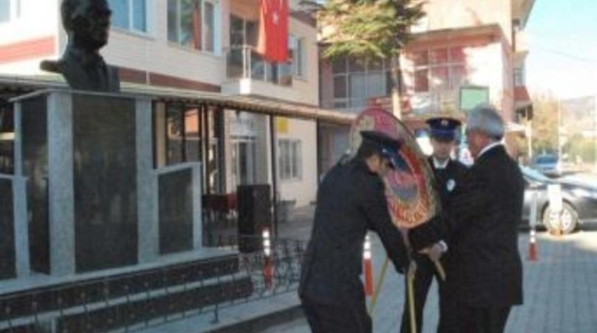Atat&uuml;rk&rsquo;&uuml;n 75. &Ouml;l&uuml;m Yıl D&ouml;n&uuml;m&uuml; Pazarlarda Anıldı