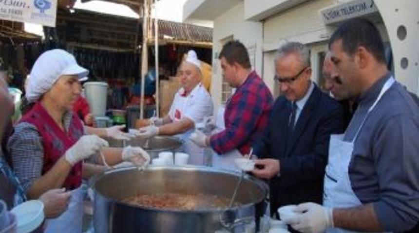 Bandırma Belediyesi Aşure Dağıttı