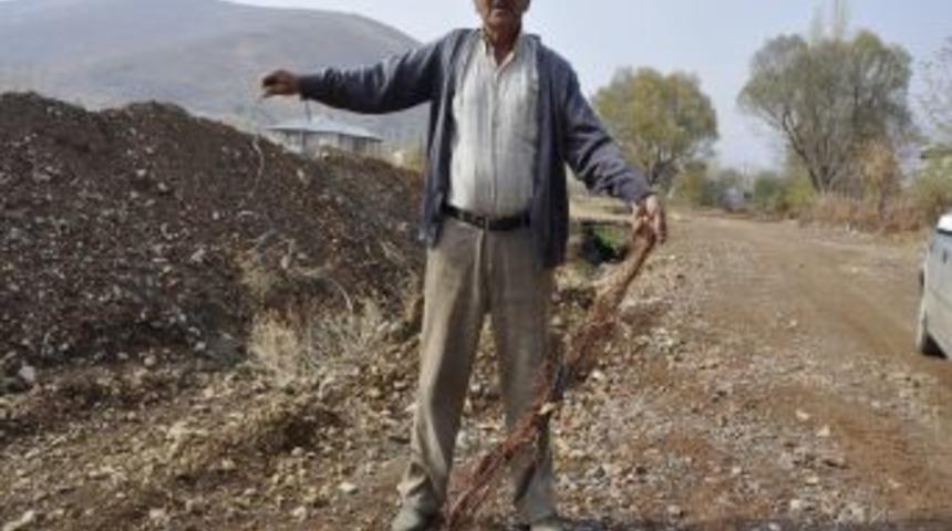 Altyapı &Ccedil;alışması Yarım Kalınca 6 Bin N&uuml;fuslu Beldede Iletişim Kesildi