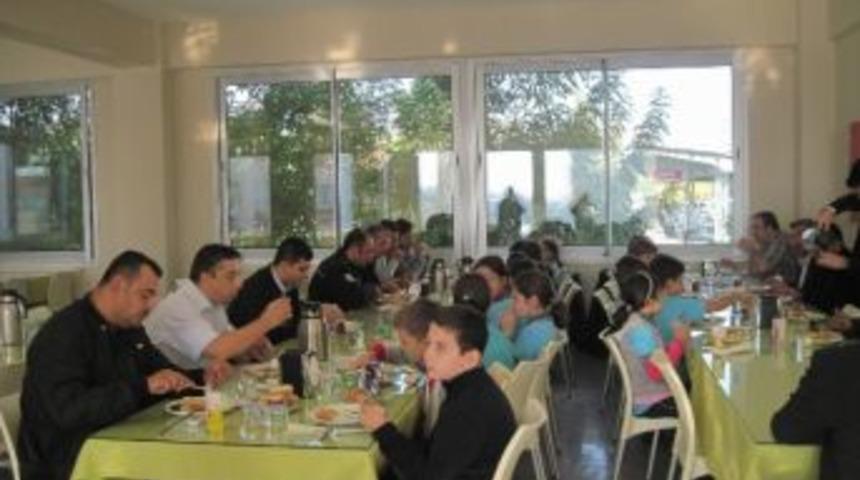 Şehzade Mehmet'ten 'babamla Kahvaltı Yapıyorum' Projesi