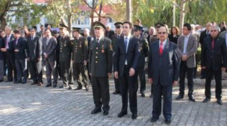 Atat&uuml;rk, G&uuml;lnar'da D&uuml;zenlenen T&ouml;renle Anıldı