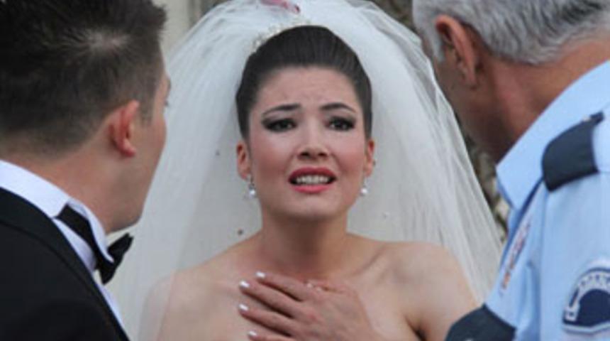 Nişan takılarını &ccedil;alanlan yakalandı