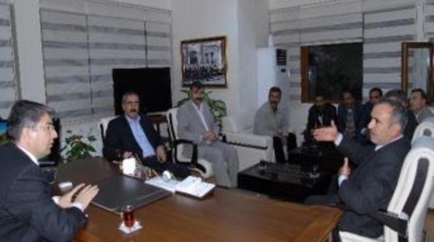 Ergani İl&ccedil;esinde Muhtarlarla K&ouml;m&uuml;r Zirvesi