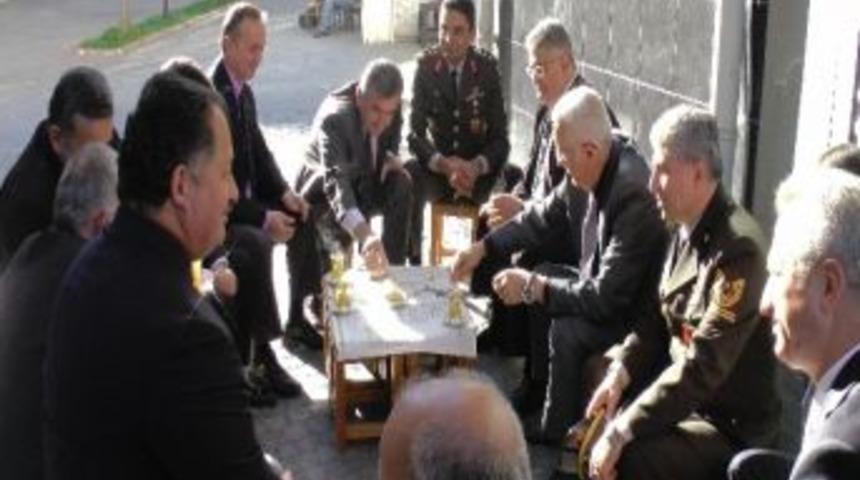 Ak&ccedil;akoca&rsquo;da B&uuml;rokratların &Ccedil;ay Keyfi