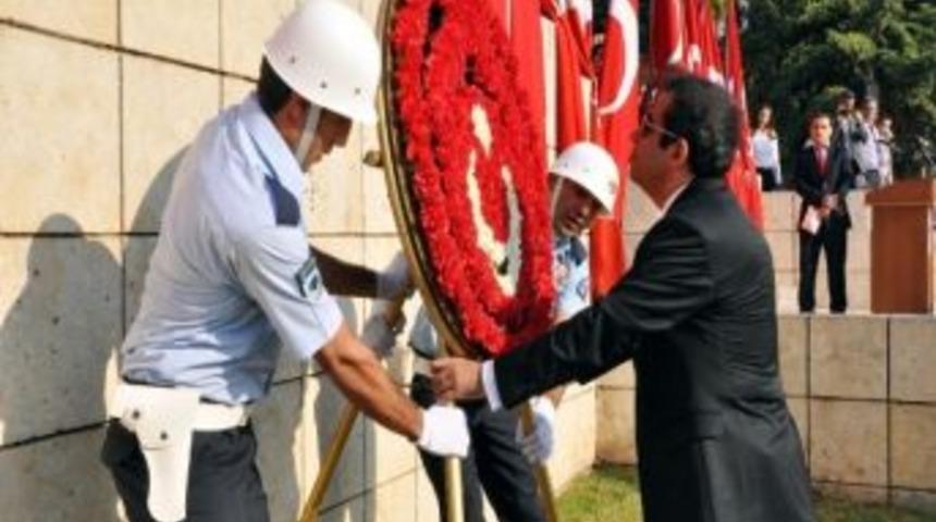 Atat&uuml;rk'&uuml;n &Ouml;l&uuml;m&uuml;n&uuml;n 75. Yıl D&ouml;n&uuml;m&uuml;