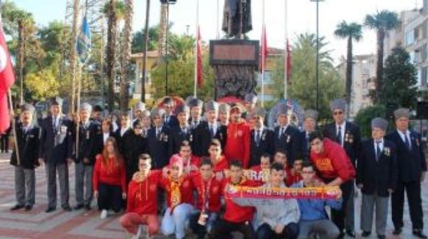 Atat&uuml;rk Şiir Ve Ske&ccedil;lerle Hatırlandı