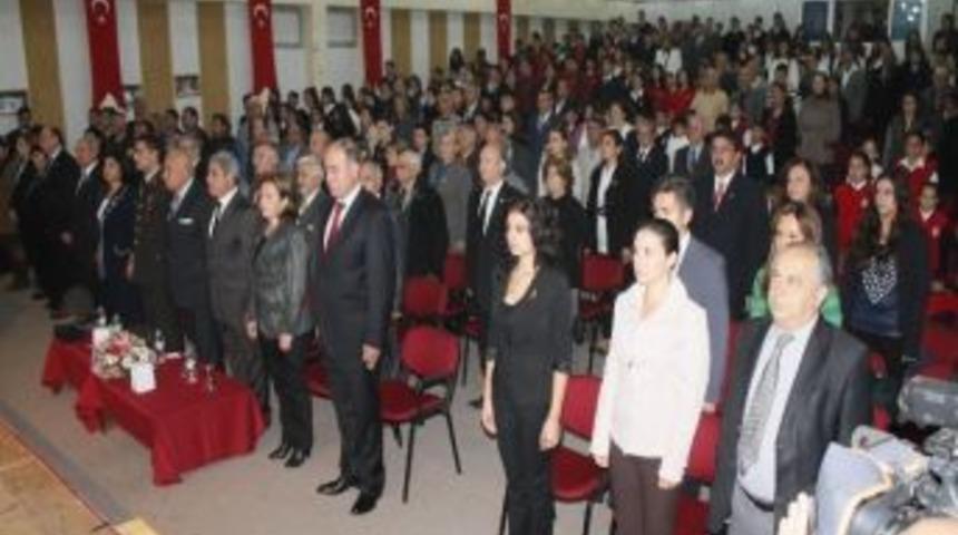 Ulu &Ouml;nder Atat&uuml;rk Sel&ccedil;uk'da Saygıyla Anıldı