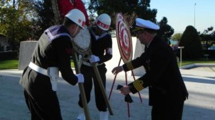 Atat&uuml;rk, &Ouml;l&uuml;m&uuml;n&uuml;n 75. Yılında Saygıyla Anıldı