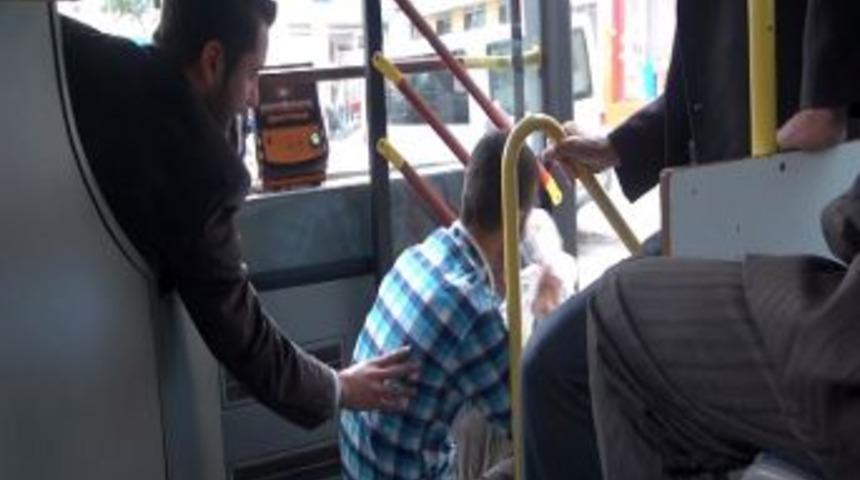 Otob&uuml;steki Tinerci Yolculara Zor Anlar Yaşattı