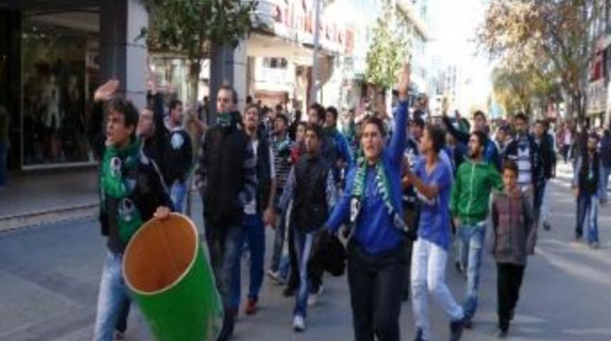 Tatangalar Desteklerini S&uuml;rd&uuml;r&uuml;yor