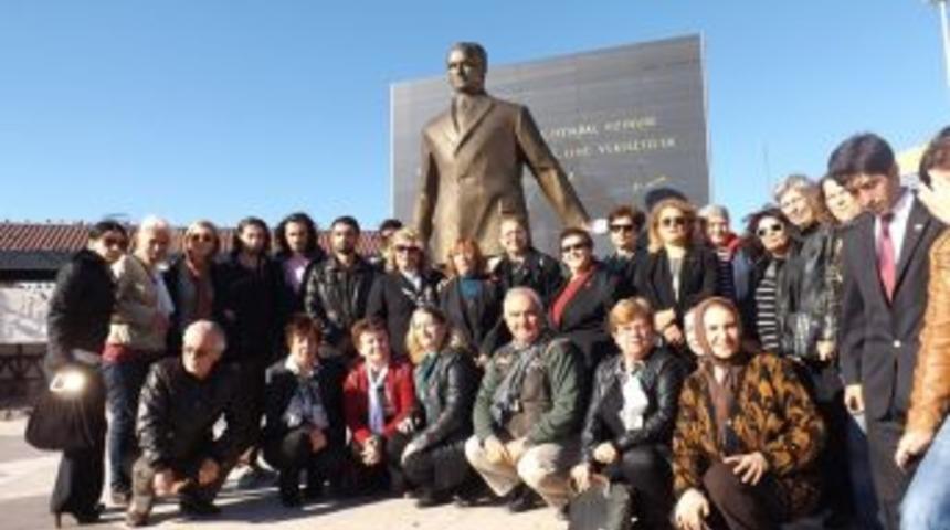 CHP'den Kent Meydanı'nda tören