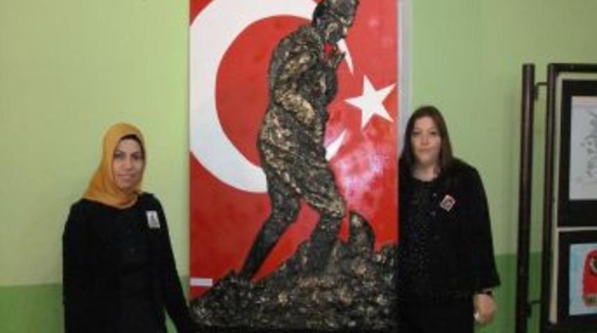 Bafralı &Ouml;ğretmenlerin Atat&uuml;rk R&ouml;lyefi Beğeni Topladı