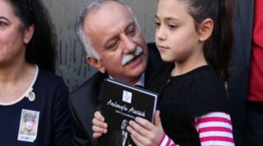 Bayraklı Ata’sını Unutmadı