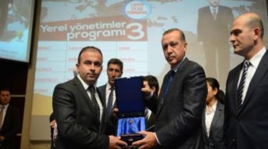 Siyaset Akademisinde Dereceye Girenlere &Ouml;d&uuml;lleri Verildi