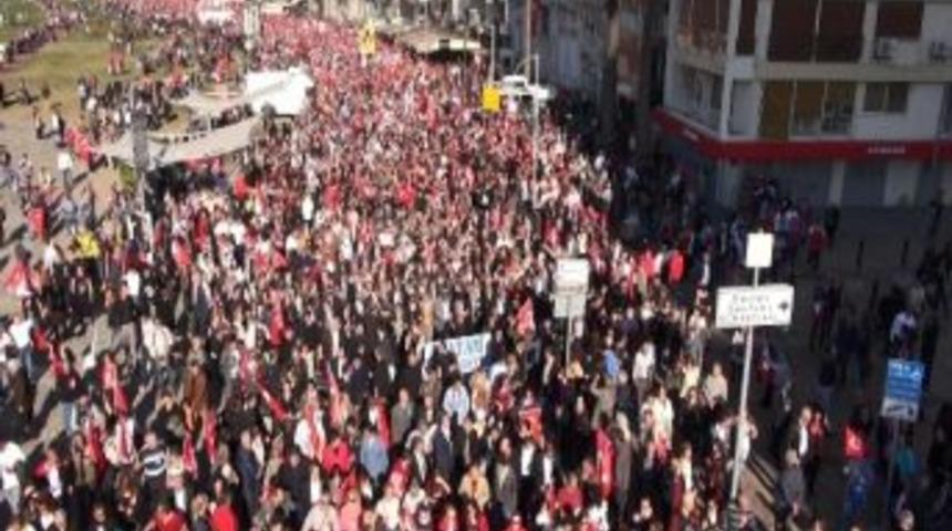 İzmirlilerin Atat&uuml;rk Sevgisi G&ouml;r&uuml;lmeye Değerdi