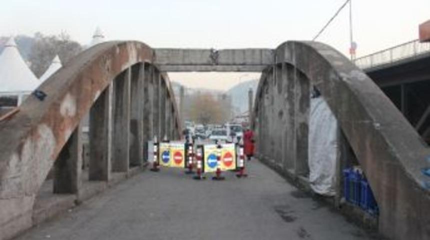 U&ccedil;ar&rsquo;dan Başkan Akdemir&rsquo;e &lsquo;ankara K&ouml;pr&uuml;s&uuml;&rsquo; Eleştirisi