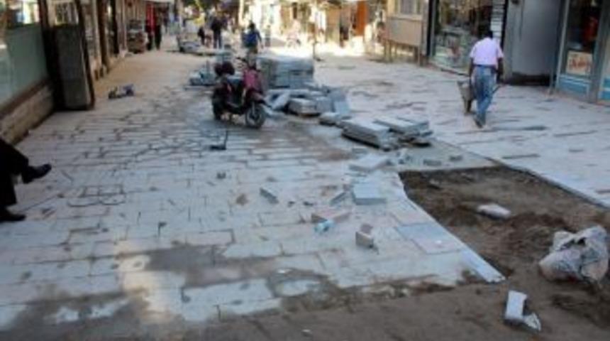 Alaşehir Sevgi Yolu Yenileniyor