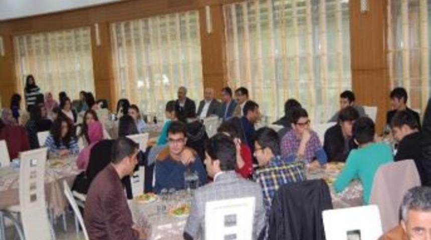 Hayat Vakfı, Tıp &Ouml;ğrencileri İle Bir Araya Geldi