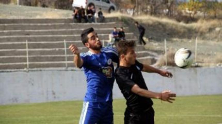 Suşehri Belediyespor&rsquo;un Farklı Skoru Rakibi Sahadan &Ccedil;ekti