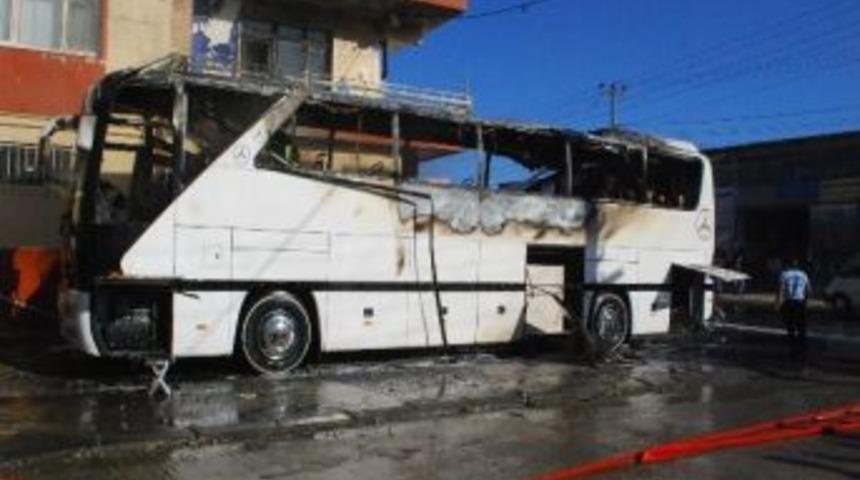 Otob&uuml;s, Birka&ccedil; Saniyede K&uuml;l Oldu