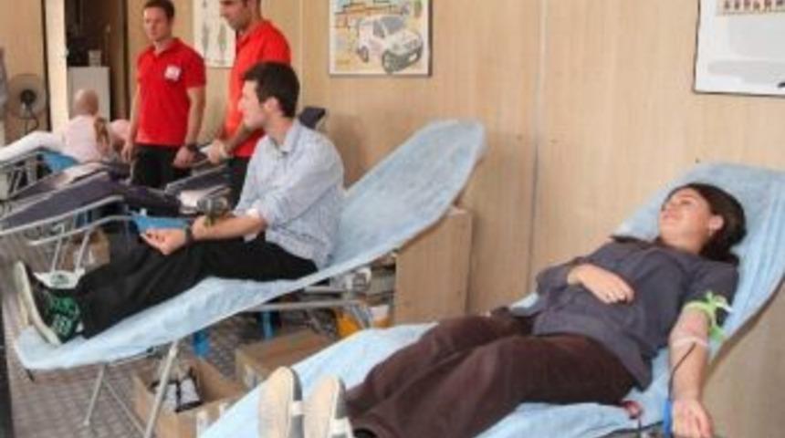 Ga&uuml;n &Ouml;ğrencilerinden Kan Bağışına B&uuml;y&uuml;k Destek