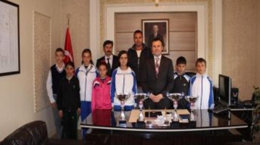 Atat&uuml;rk Ortaokulu Atat&uuml;rk'&uuml; Anma Kros Yarışmasında İl Birincisi Oldu