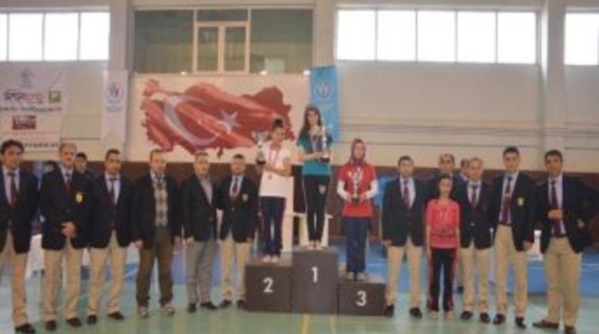 Masa Tenisinde Anlamlı M&uuml;cadele