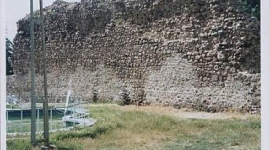 Sandıklı&rsquo;daki Hisar Kalesi Yok Olma Tehlikesi İle Karşı Karşıya