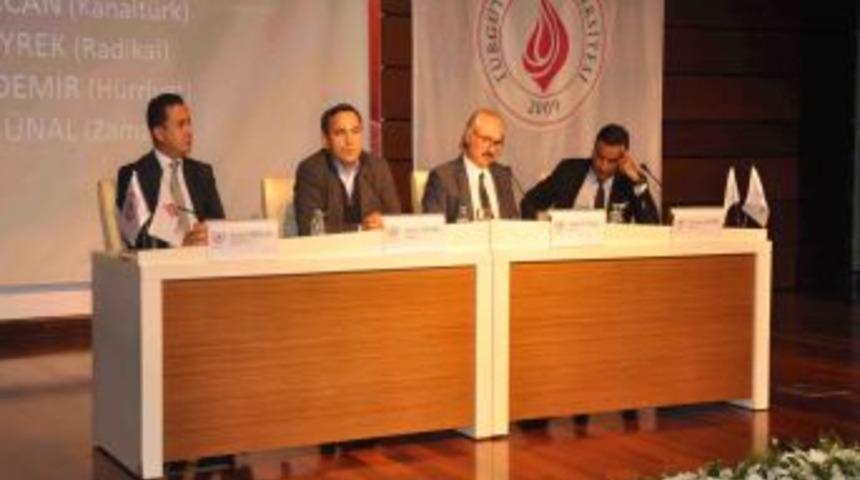 Turgut &Ouml;zal'da '&Uuml;&ccedil; Se&ccedil;ime Doğru T&uuml;rkiye' Paneli