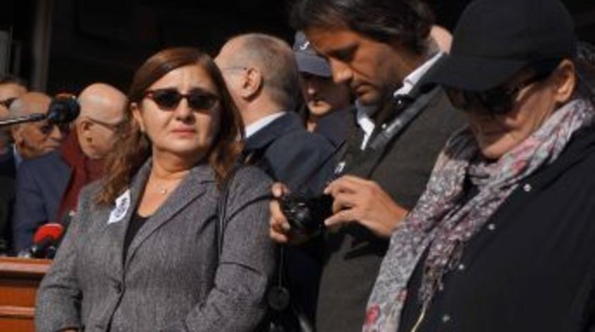 Savaş Ay I&ccedil;in Sabah Gazetesi &Ouml;n&uuml;nde T&ouml;ren D&uuml;zenlendi