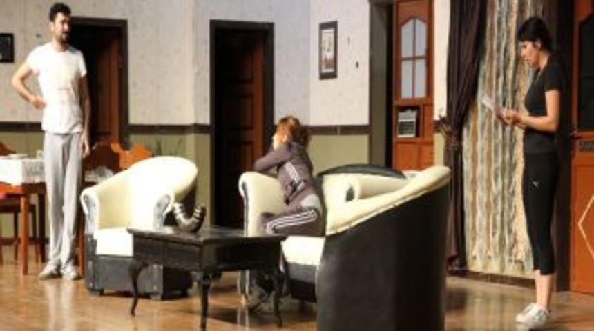 &Ccedil;ukurova Belediyesi Şehir Tiyatrosu, &lsquo;Buldumcuk Ailesi&rsquo; Ile Sezonu A&ccedil;ıyor