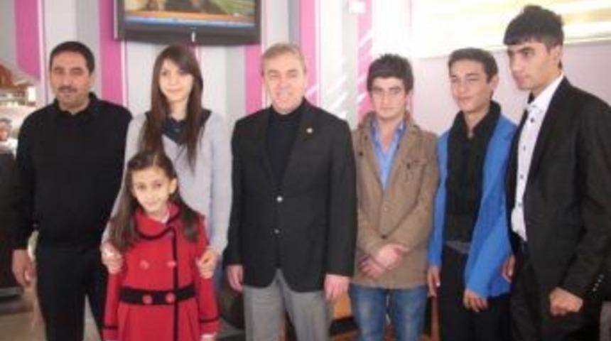 Ak Parti'li Kavuncu &Ouml;ğrencilerle Bir Araya Geldi