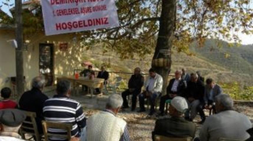 Başkan Yıldırım Demirışık K&ouml;y&uuml;&rsquo;nde Aşure G&uuml;n&uuml;&rsquo;ne Katıldı
