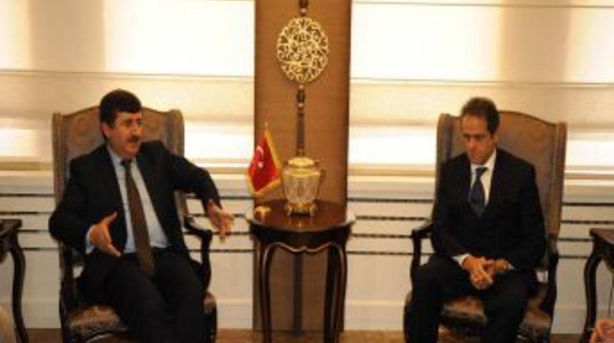 Yunan B&uuml;y&uuml;kel&ccedil;i Loukakis, Vali &Ouml;z'&uuml; Ziyaret Etti