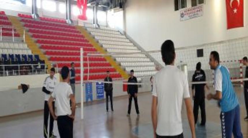 Spor Şenlikleri &Ccedil;ekişmeli Karşılaşmalara Sahne Oluyor