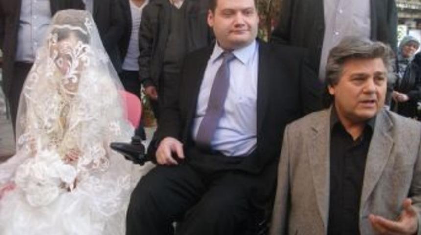 Engelli Damada D&uuml;ğ&uuml;n Hediyesi Olarak Ak&uuml;l&uuml; Sandalye Verildi