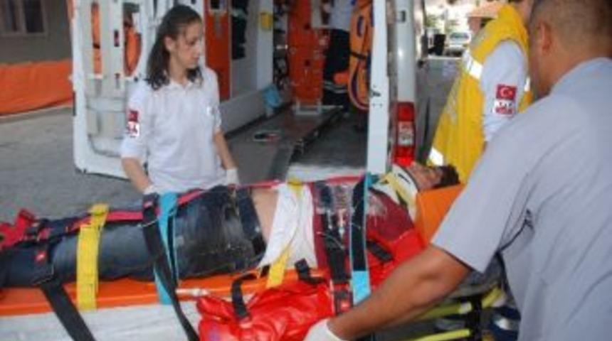 Devrilen İş Makinesinin Operat&ouml;r&uuml; Yaralandı